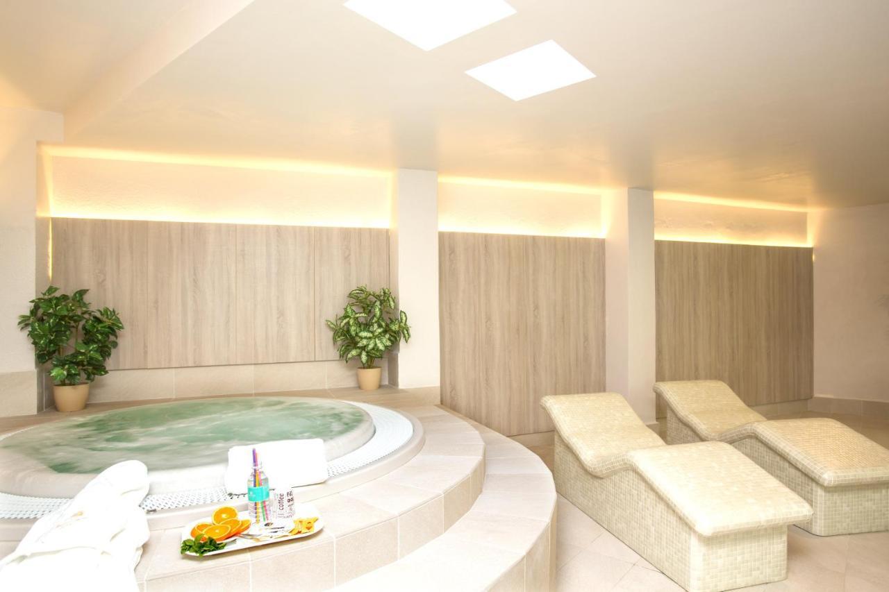 Hotel Sabina Кала Милор Екстериор снимка